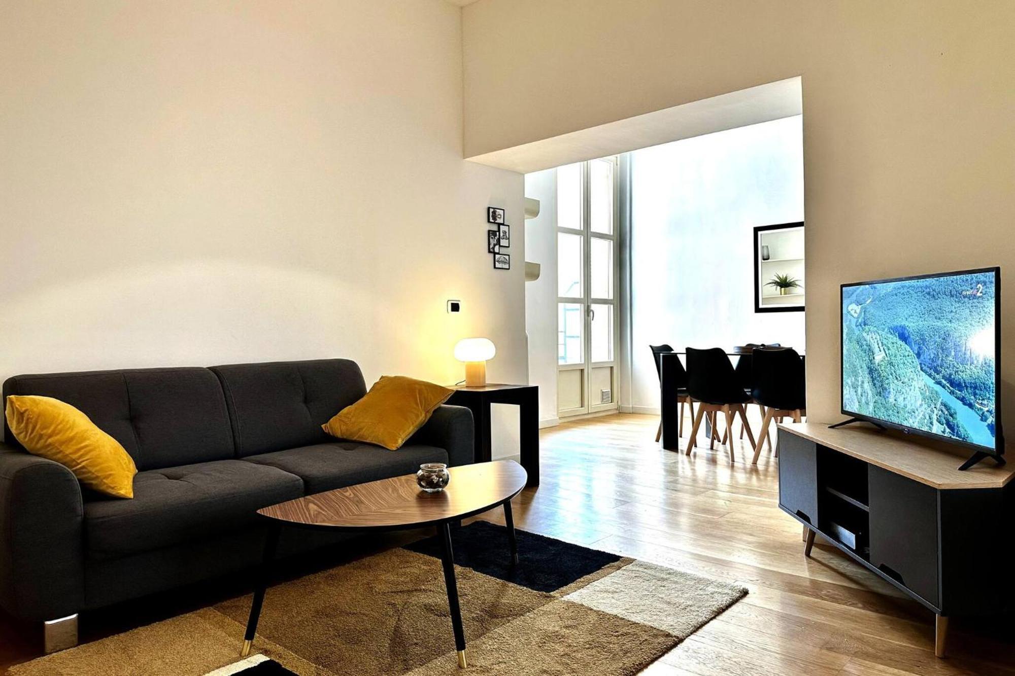 Beau 3 Pieces Vue Apartment *